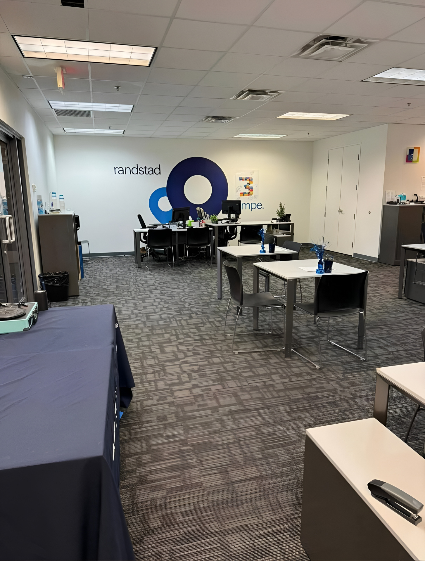 Professional office cleaning service in a Sterling, Virginia workspace